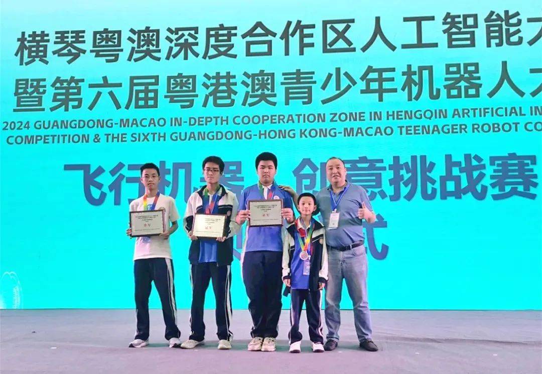 包含都灵打出亮眼表现，扩大领先优势取得关键胜利的词条