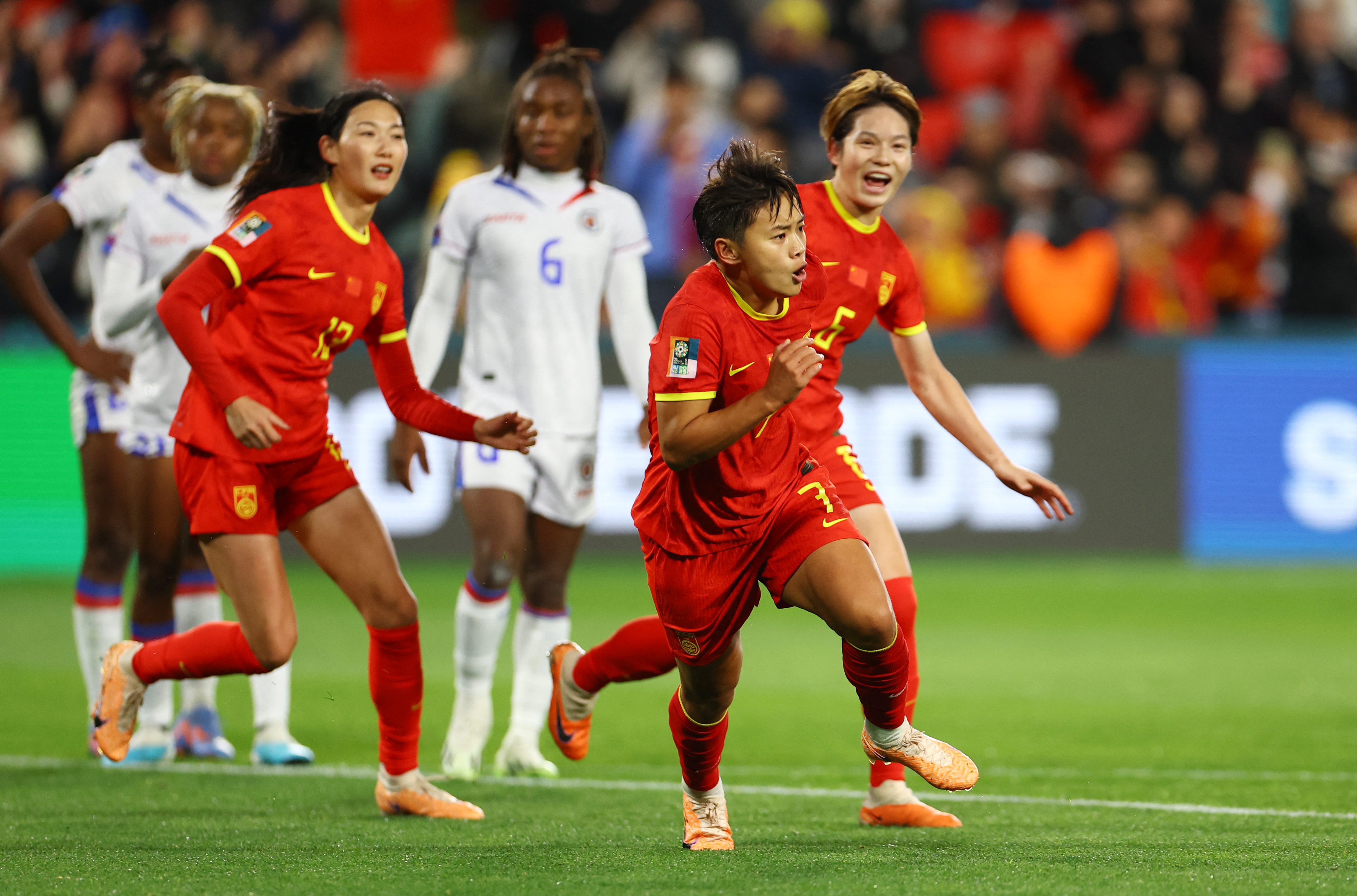 国内女足联赛战队紧张备战！精彩对决