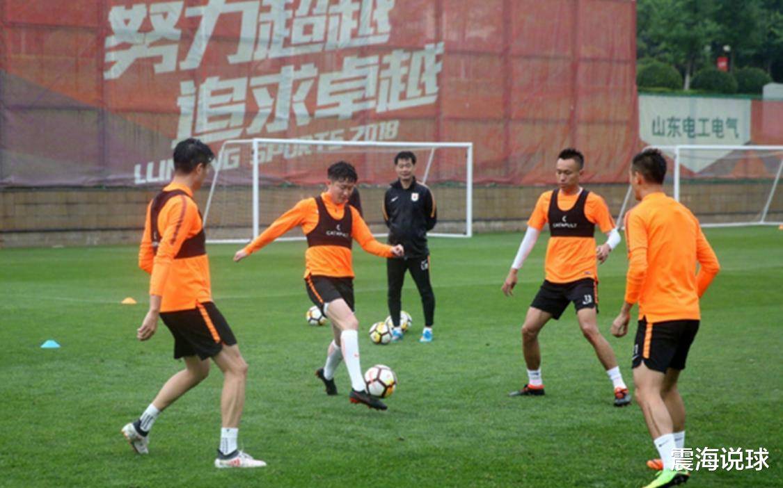 东北老牌球队迎来强援！2国脚+1外援加盟，百场旧将回归，全力保级