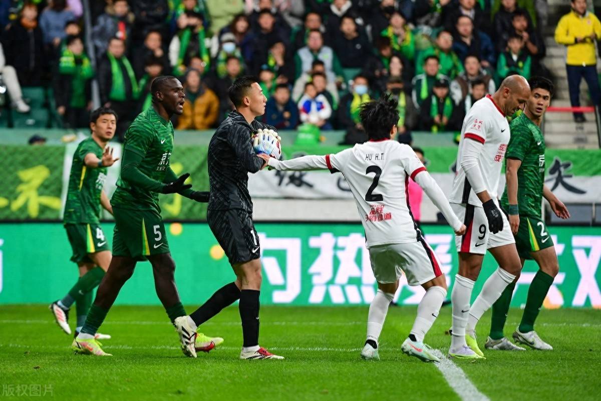 关于中超-法比奥帽子戏法国安4-0梅州15轮不败夺半程冠军的信息