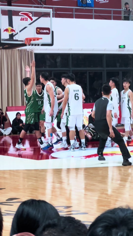 关于CUBAL的布鲁克斯教练！周鲁男暂停喊话球员：就算输也要抬起头的信息